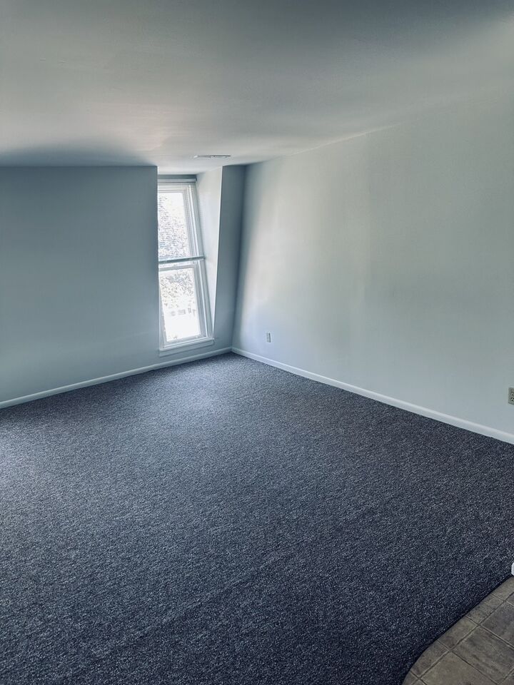 Property Photo: 330 W Sycamore Street 3W IL 60178