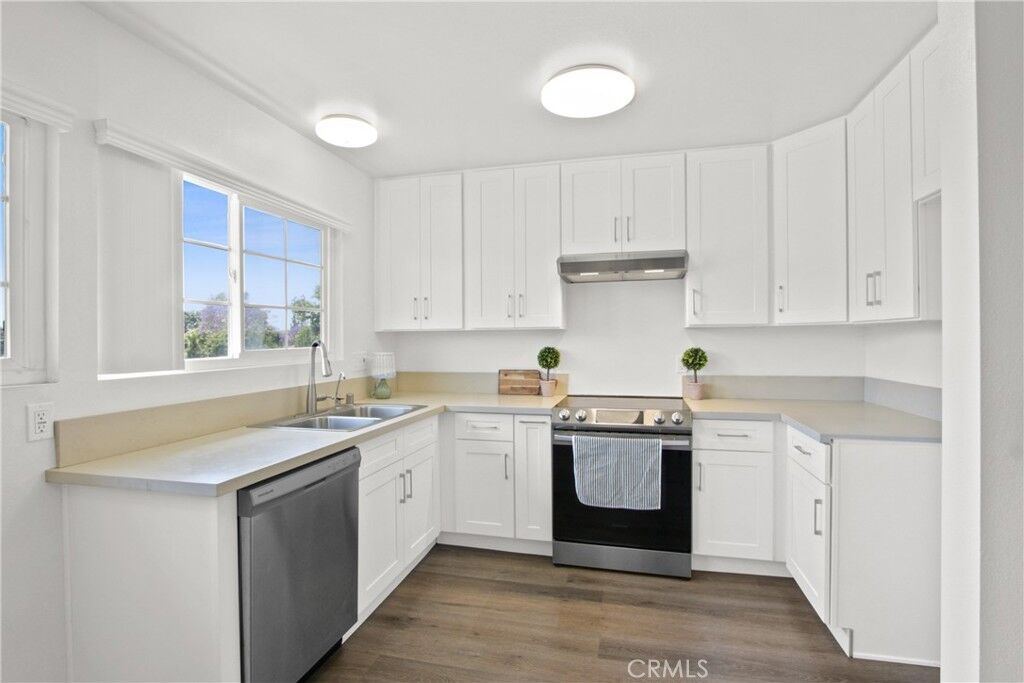 Property Photo:  326 Streamwood  CA 92620 