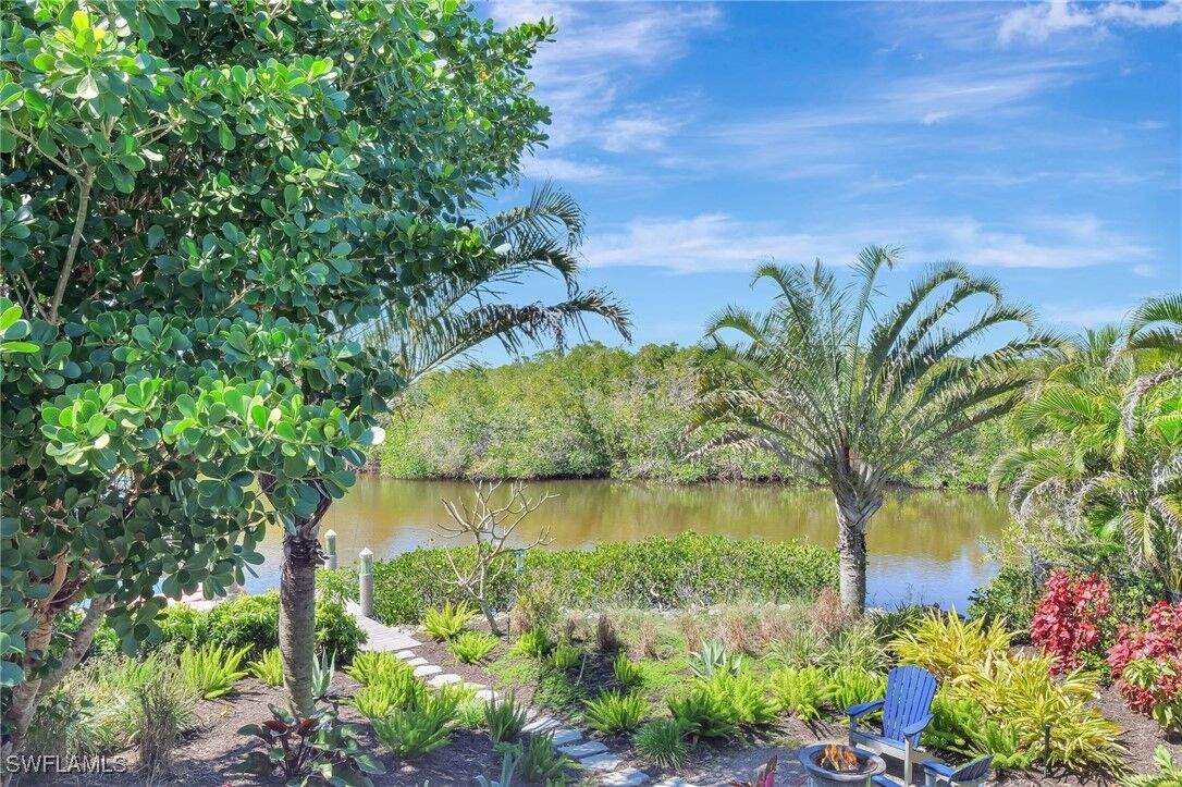 Property Photo:  193 Cocohatchee Street  FL 34110 