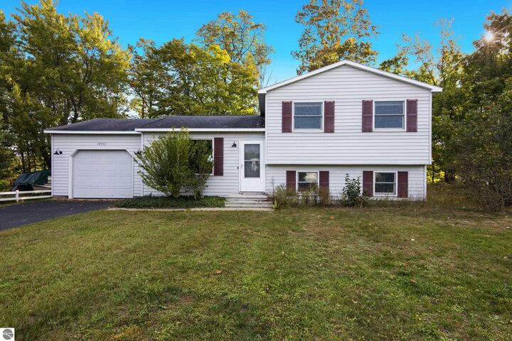 10513 S Walnut Drive  Traverse City MI 49684 photo