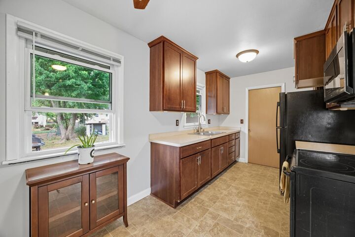 4401 Winchester Lane  Brooklyn Center MN 55429 photo