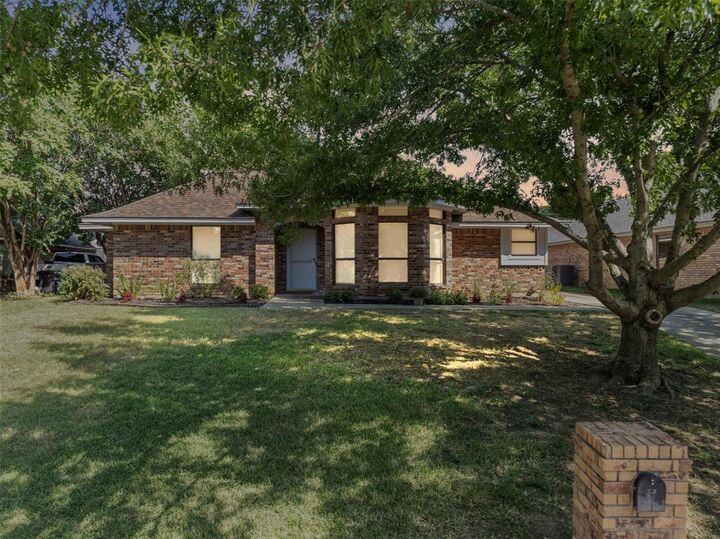 Property Photo: 7332 Post Oak Drive TX 76182