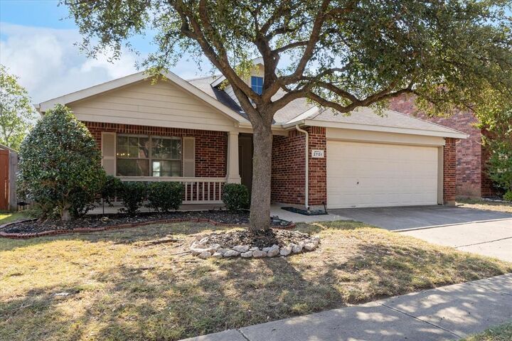 Property Photo: 2701 Gardendale Drive TX 76120