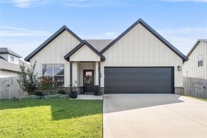 Property Photo: 931 Moosehead Street AR 72713