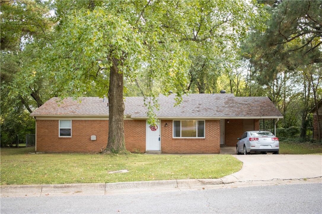 Property Photo:  2205 Cottonwood Place  AR 72762 