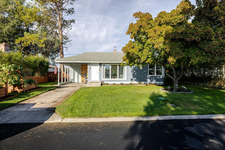 Property Photo:  233 SW Ewen Street  OR 97754 