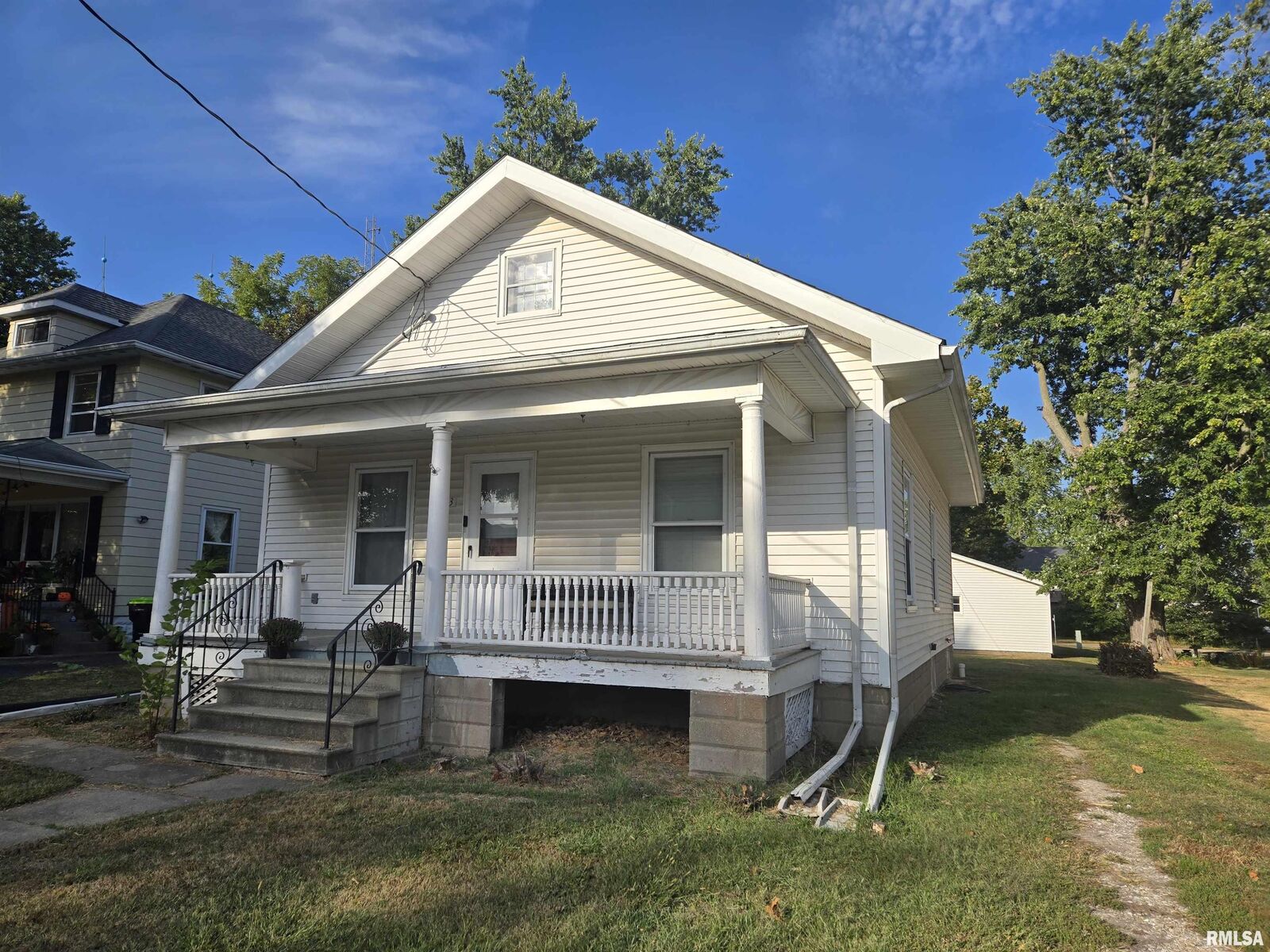 Property Photo: 313 N Trivoli Road IL 61569