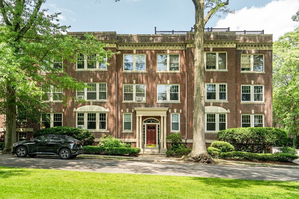 Property Photo:  15 Thatcher St F2-2  MA 02446 