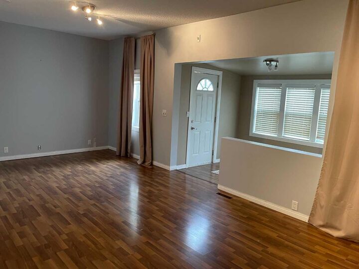 Property Photo: 10908 102 Avenue AB T0H 1L0