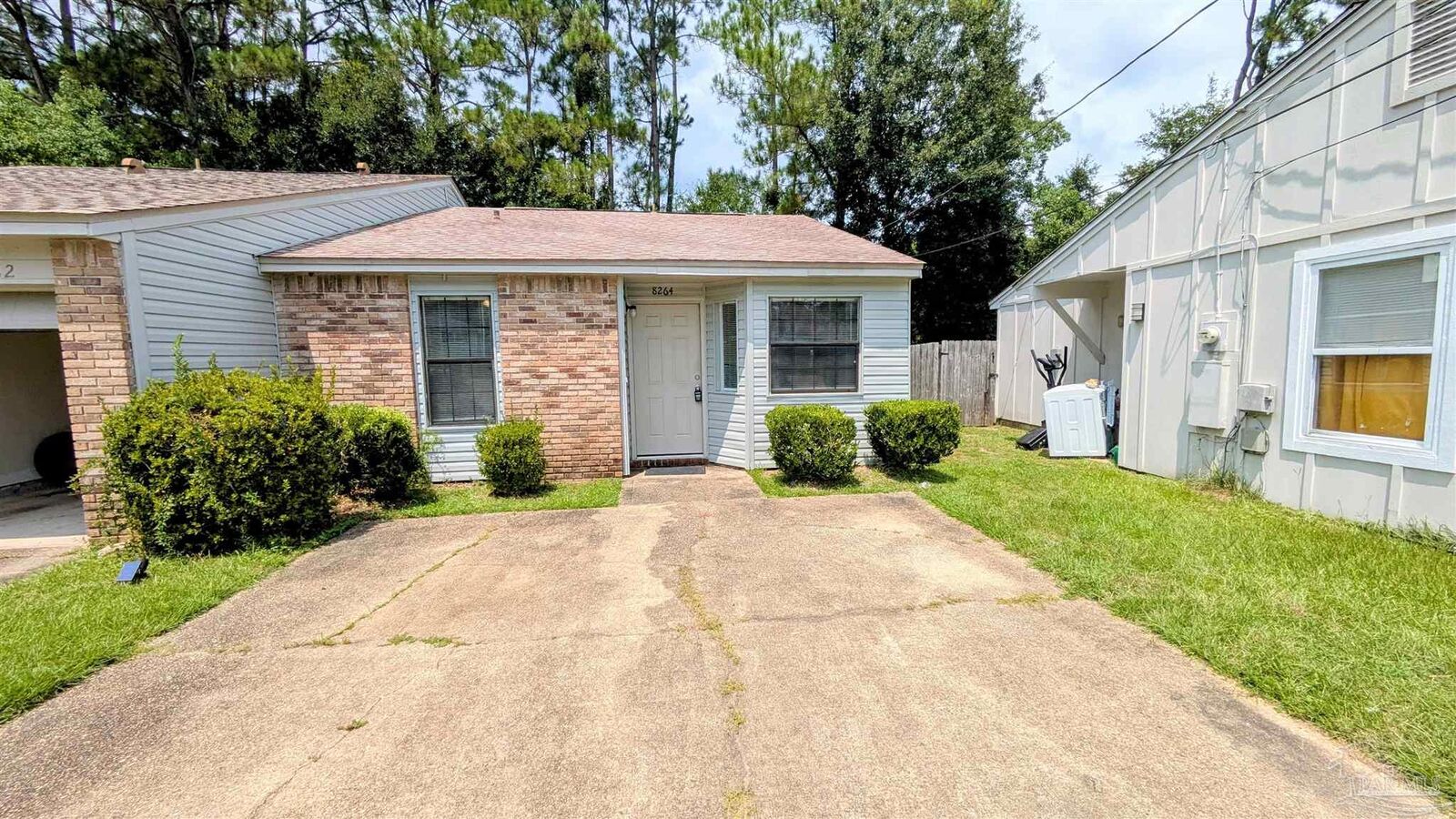 Property Photo: 8264 Continental Ct FL 32506