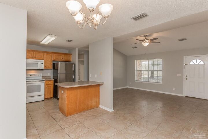 Property Photo: 5715 Divot Ln FL 32570