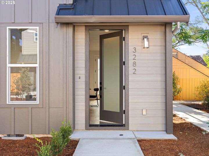 Property Photo:  3246 SE 115th Ave  OR 97266 
