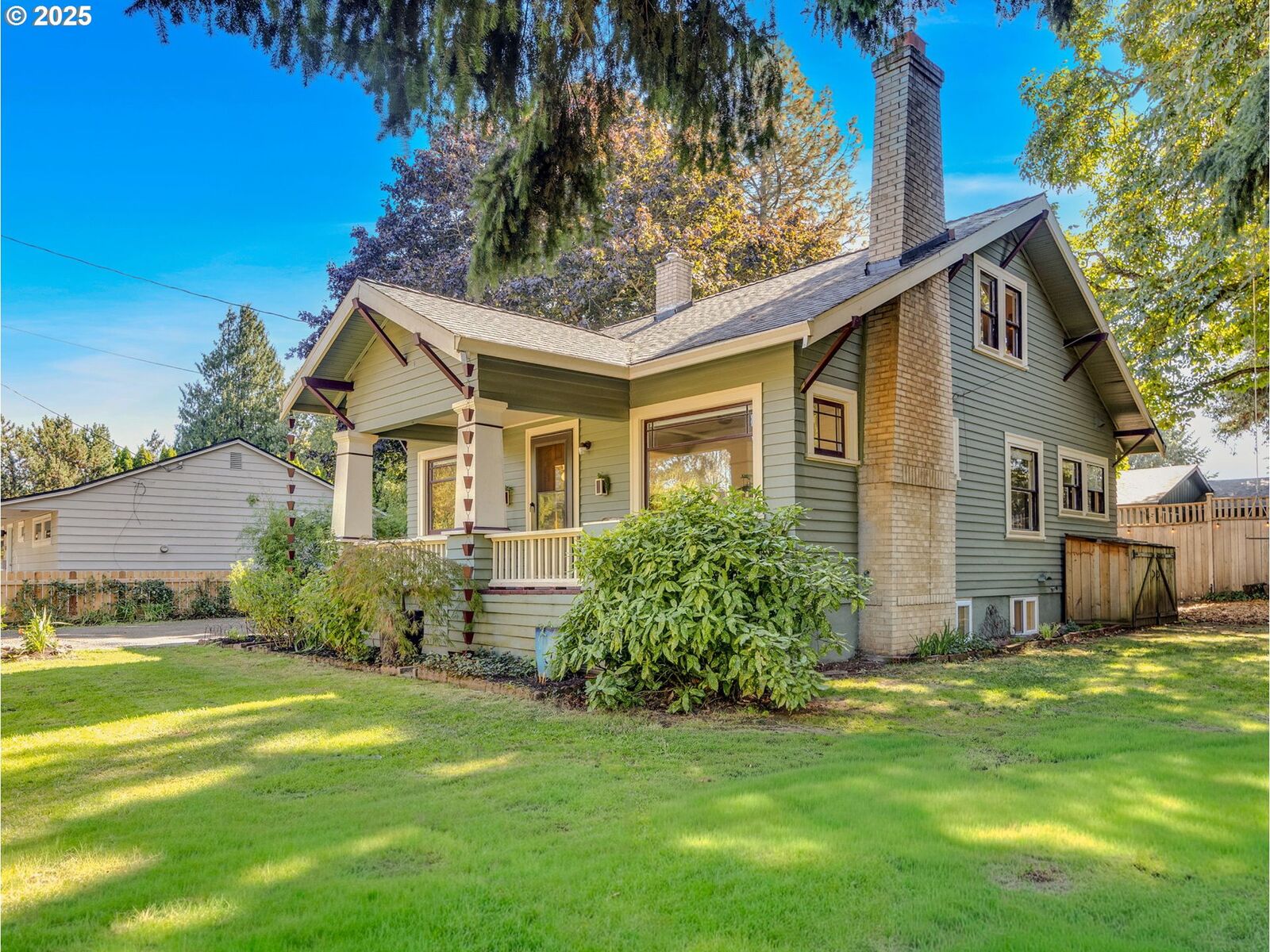 Property Photo:  5028 SE Long St  OR 97206 