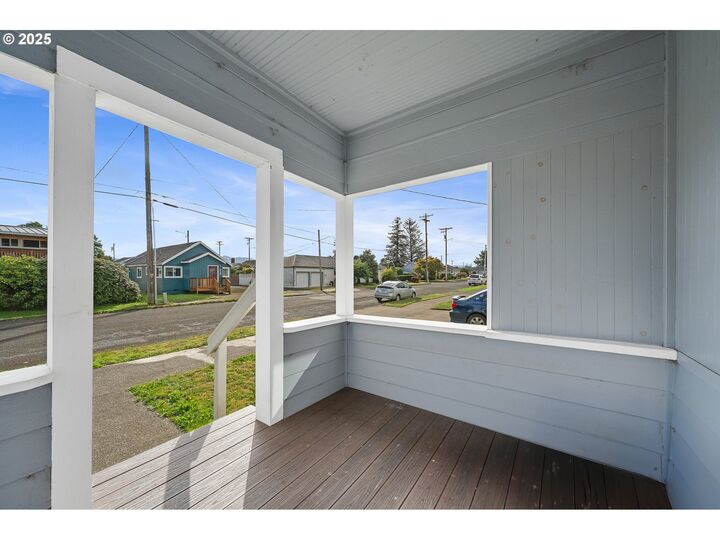 Property Photo: 514 Elm Ave OR 97141