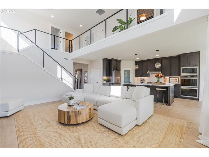 Property Photo: 1156 N 44th Pl WA 98642