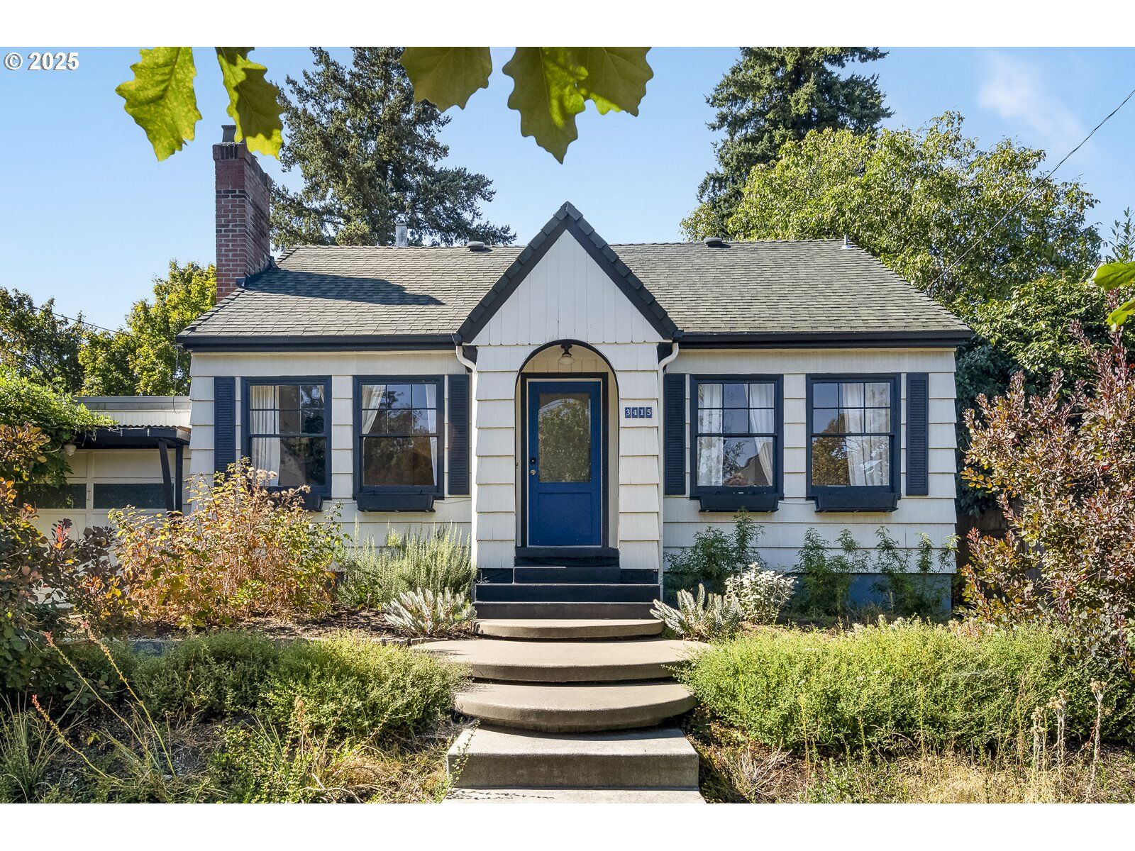 Property Photo: 3415 NE 56th Ave OR 97213