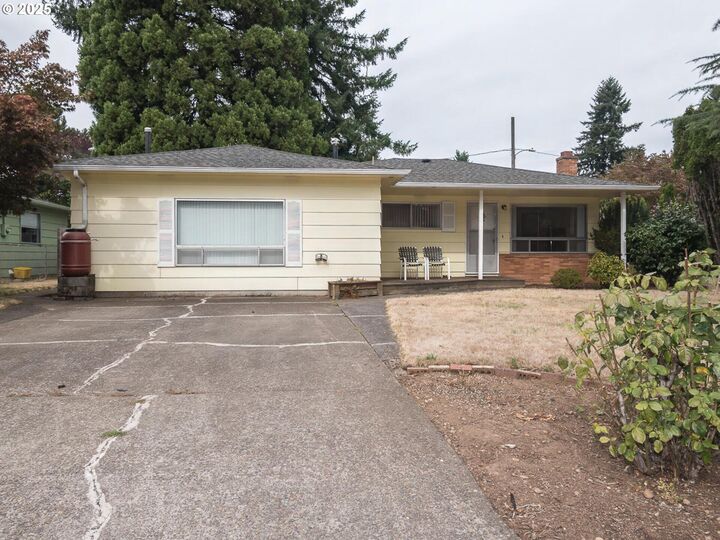 14351 SE Brooklyn St  Portland OR 97236 photo