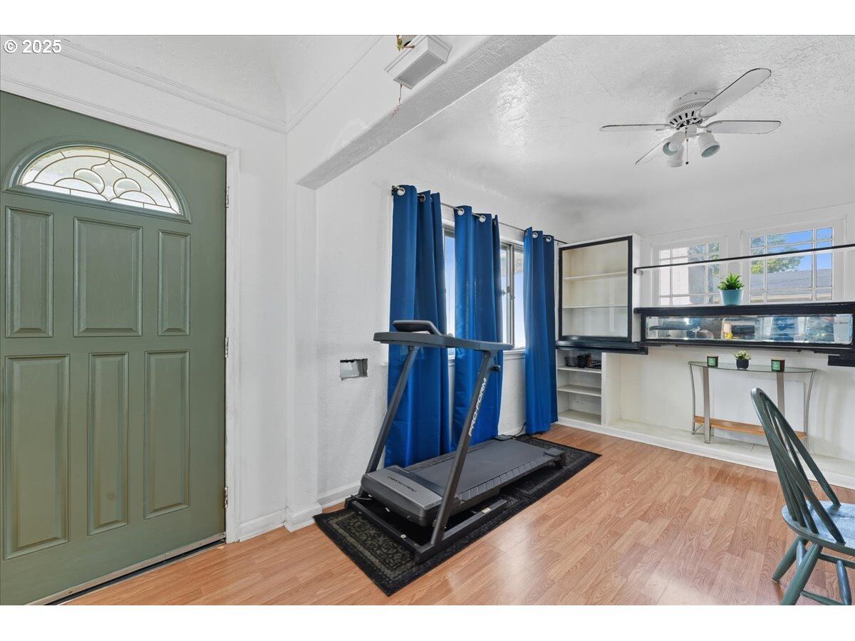 Property Photo:  6120 N Montana Ave  OR 97217 