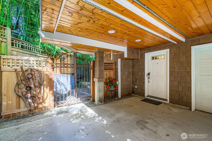 Property Photo: 2622 E Madison Street WA 98112