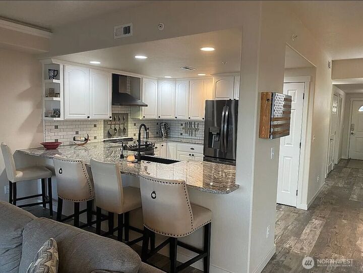 Property Photo:  300  Columbia Point Drive D101  WA 99352 