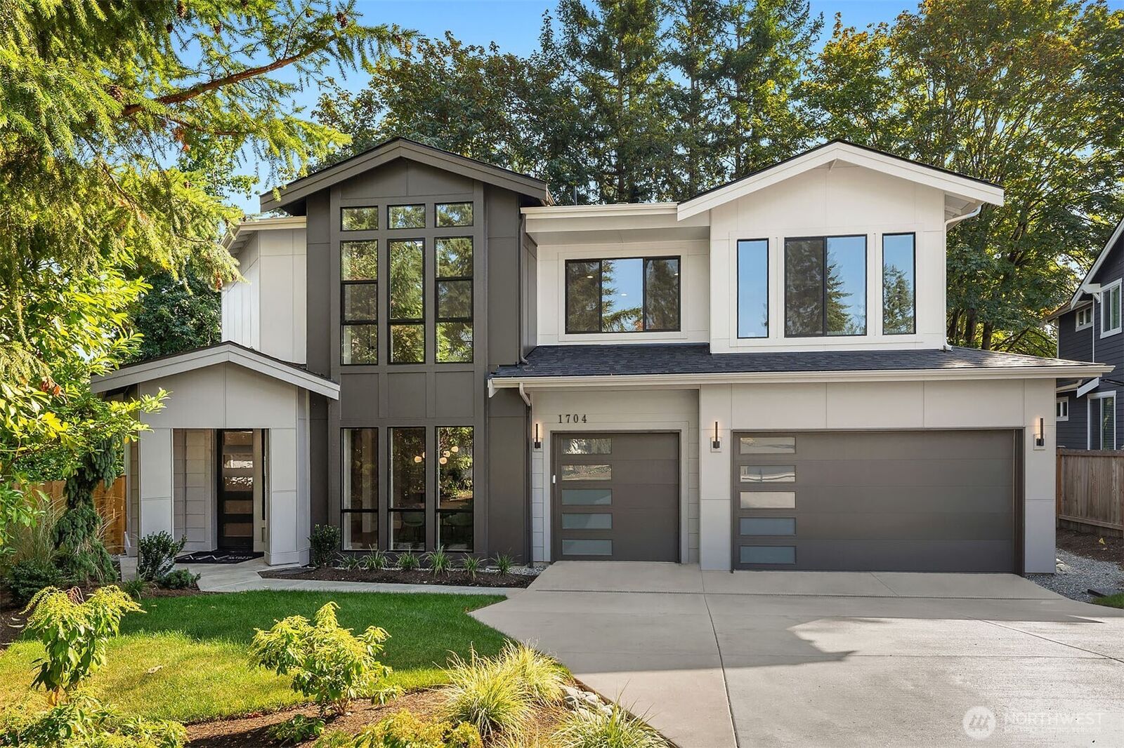 Property Photo:  1704  172nd Court NE  WA 98008 