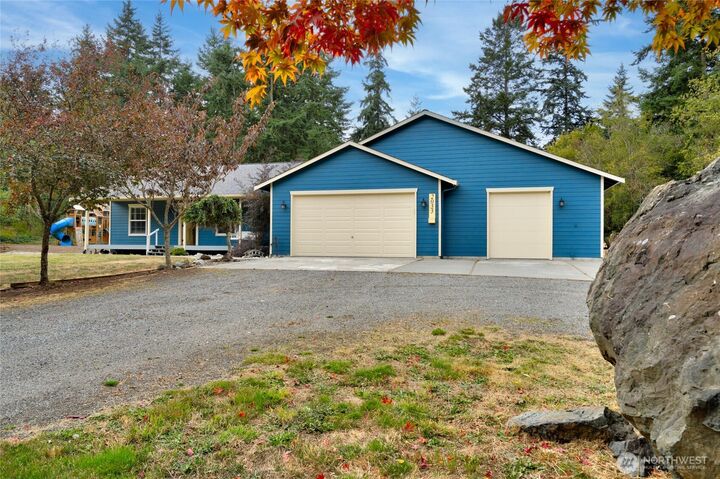 Property Photo:  2033  Navy Lane  WA 98277 