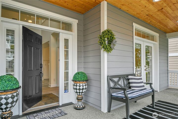 Property Photo:  1011 N 27th Place  WA 98056 