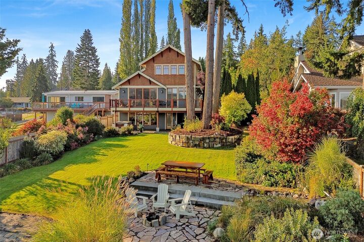 Property Photo:  4521  Wall Street  WA 98229 