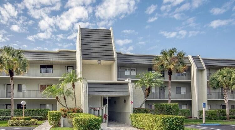 Property Photo:  4100 Tivoli Court 301  FL 33467 