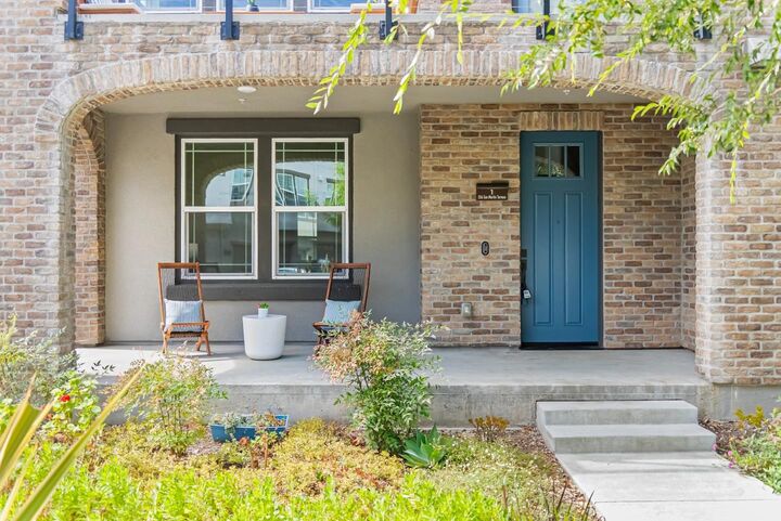 Property Photo:  556 San Martin Terrace 1  CA 94085 