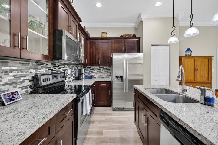 Property Photo: 5316 NW 48th Ln FL 33319