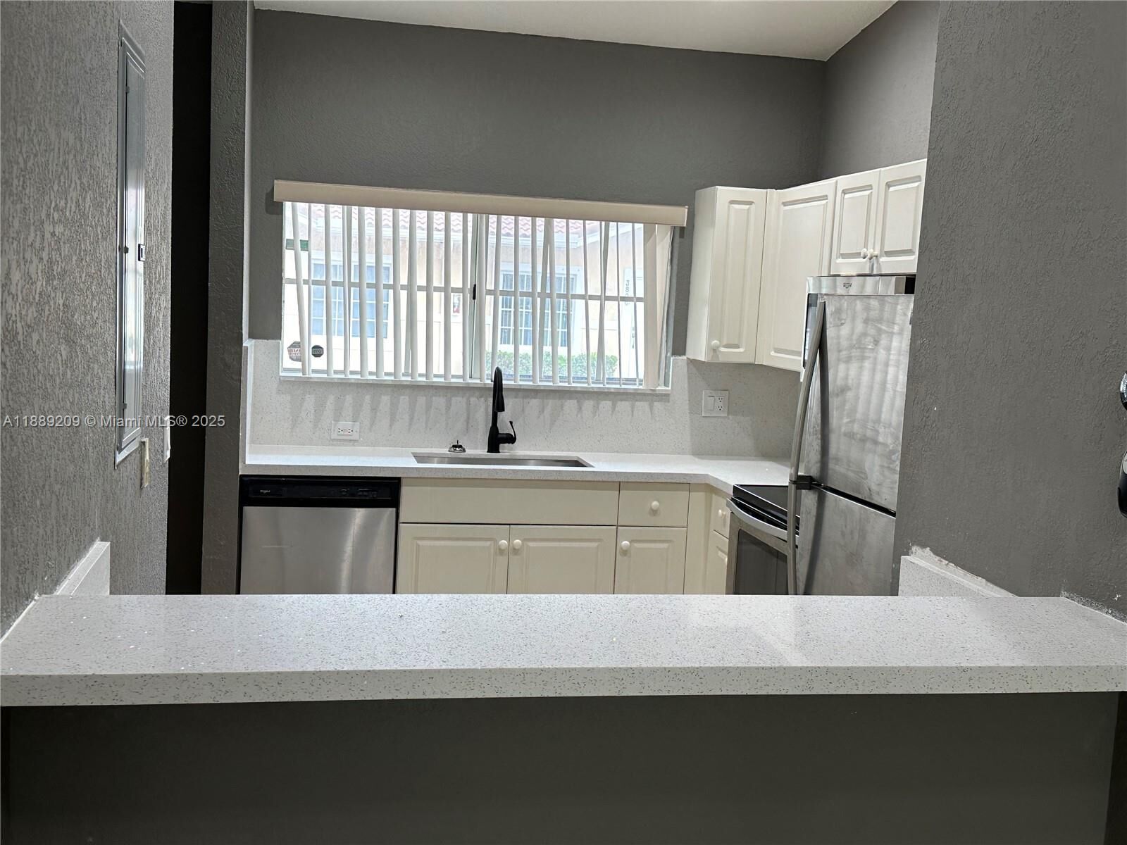Property Photo:  3944 SW 48th Ave  FL 33023 