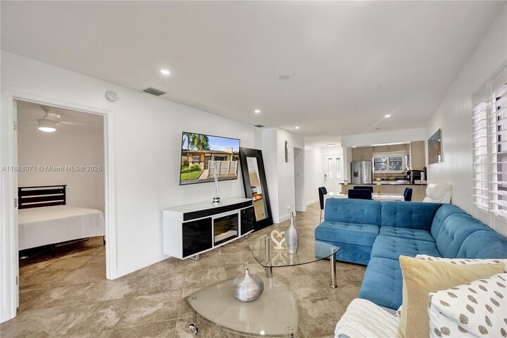 Property Photo: 707 Banks Rd FL 33063