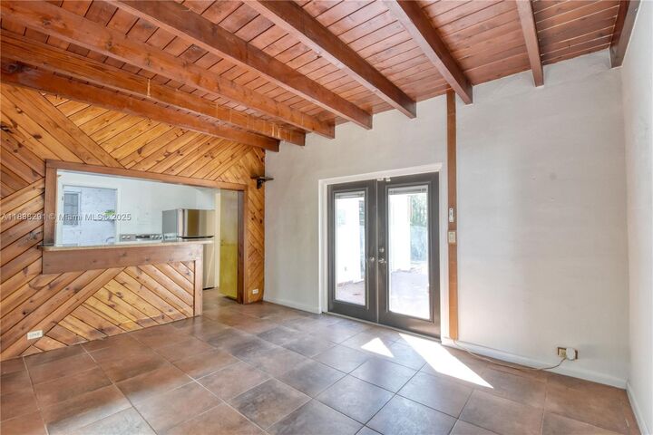 Property Photo:  1550 NE 128th St  FL 33161 