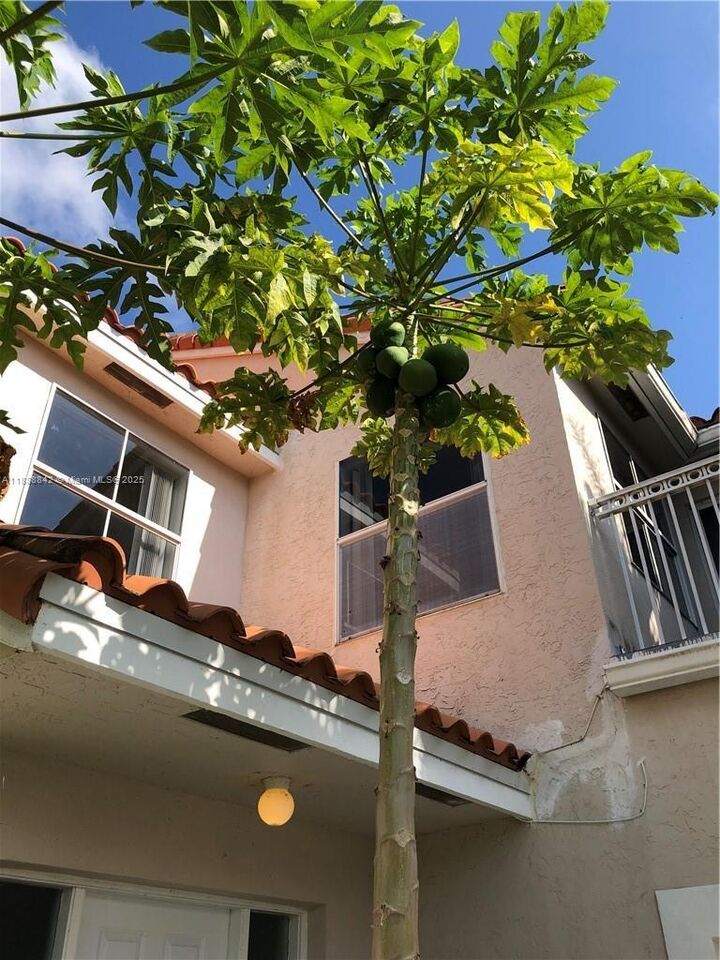 Property Photo: 3290 N 37th Ter FL 33021