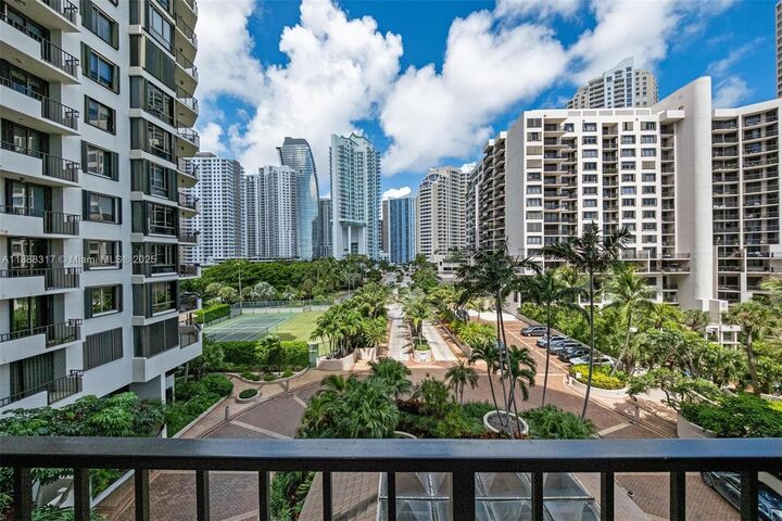 Property Photo:  520 Brickell Key Dr A710  FL 33131 