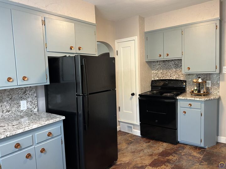 Property Photo: 1936 N Kansas KS 66608