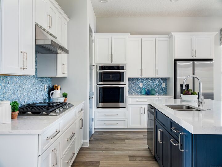 Property Photo:  