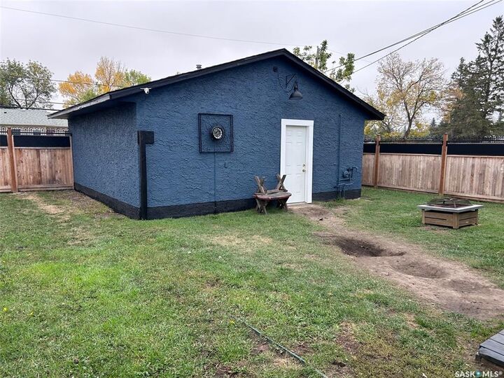 Property Photo:  218 2nd Avenue W  SK S0M 1M0 