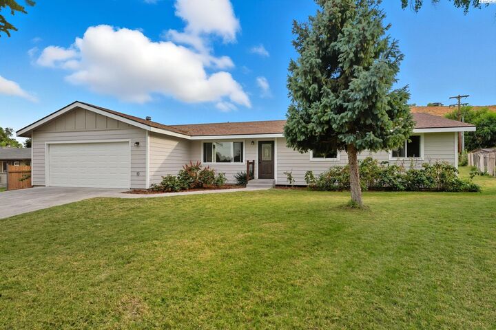 Property Photo: 5448 Fern Loop WA 99353