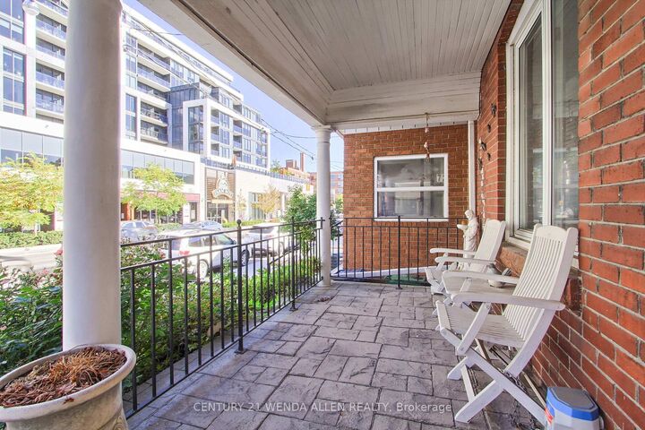 Property Photo:  729 Dupont Street  ON M6G 1Z5 