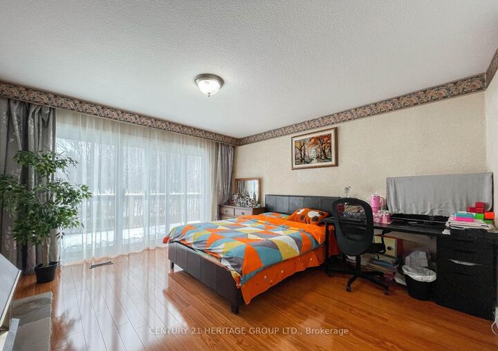 Property Photo:  17 Skyridge Road  ON M1E 4N7 