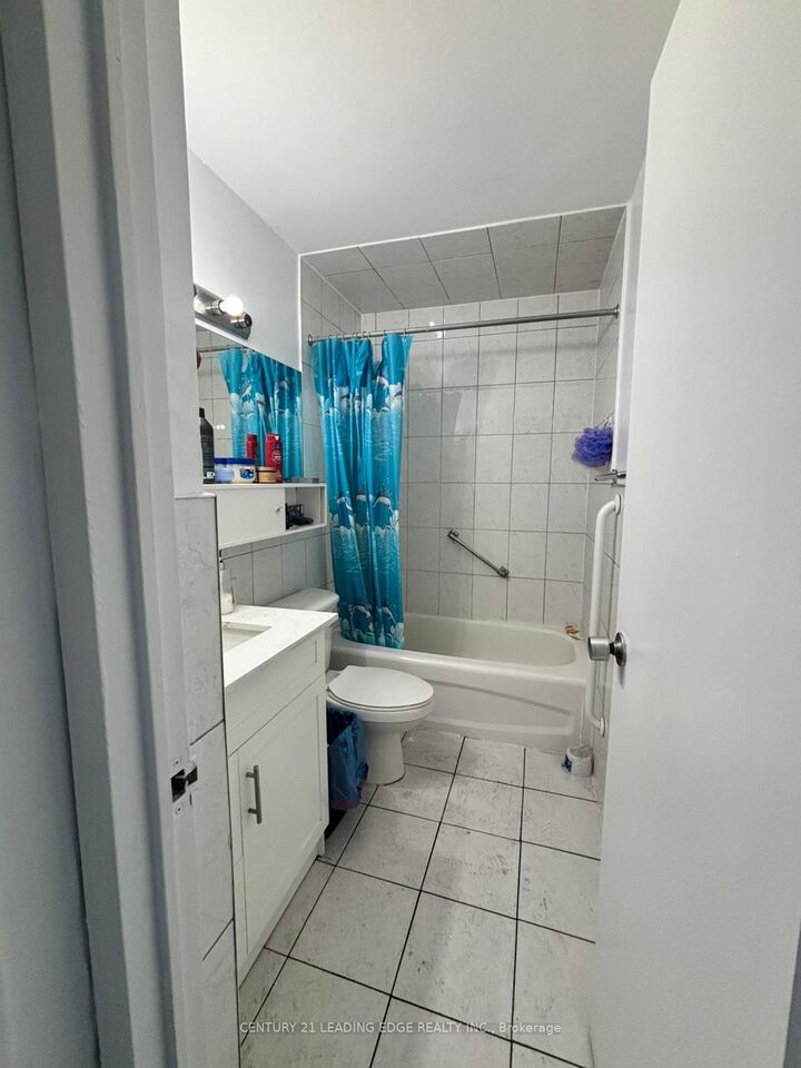 Property Photo:  715 Don Mills Road 902  ON M3C 1S5 