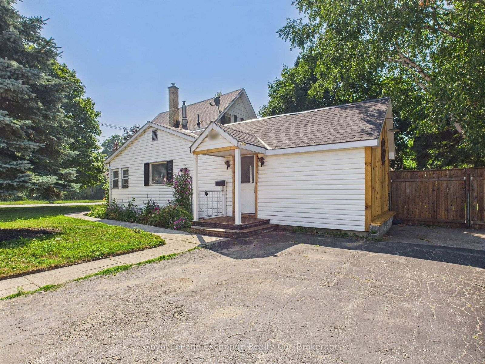 Property Photo:  557 Market Street  ON N0H 2C4