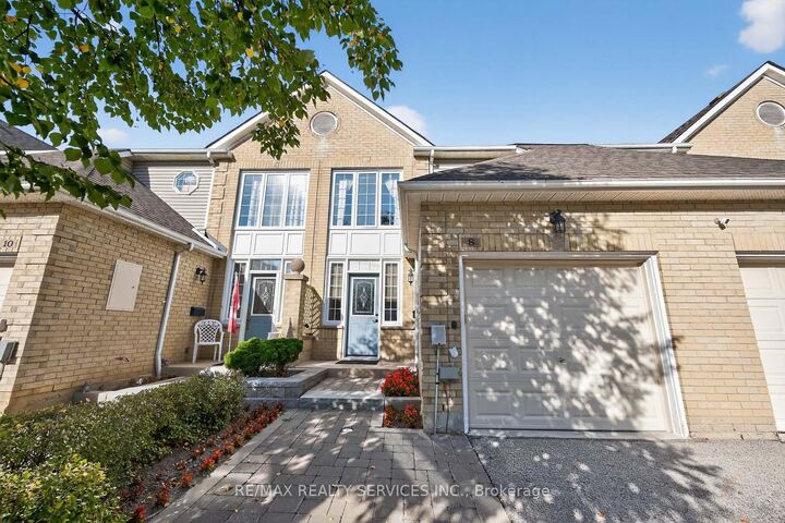 8 Hartnell Square  Brampton ON L6S 5W7 photo