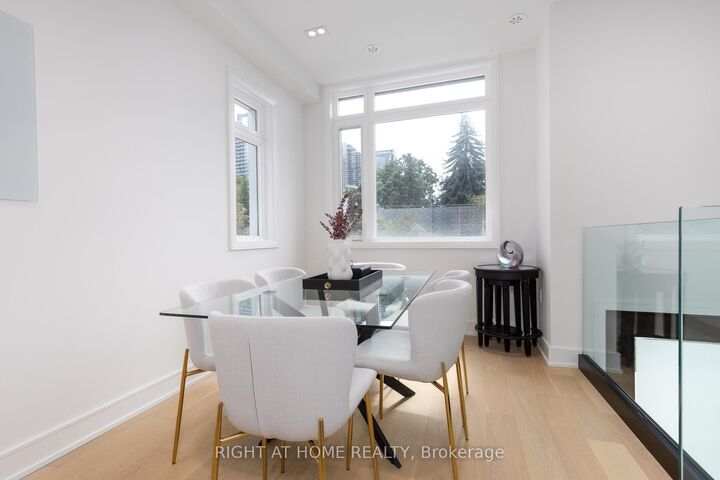 Photo de la propriété: 36B Churchill Avenue ON M2N 0L5
