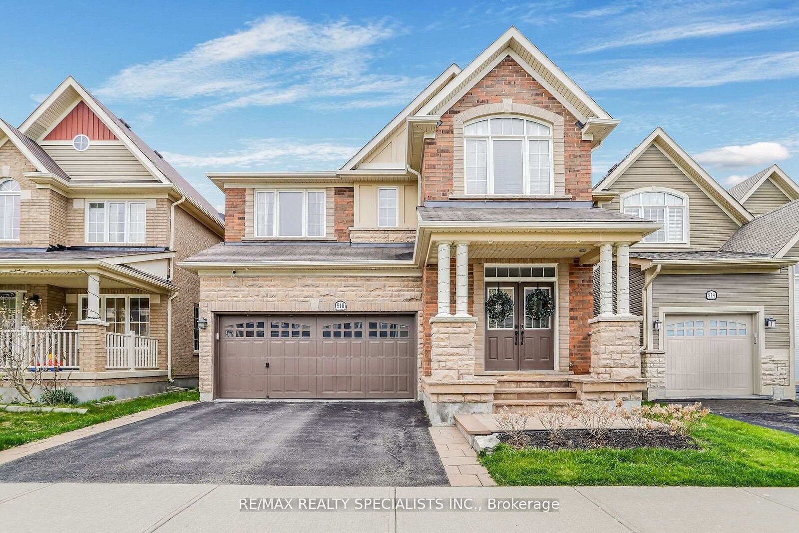 Property Photo:  918 Savoline Boulevard  ON L9T 0Z4