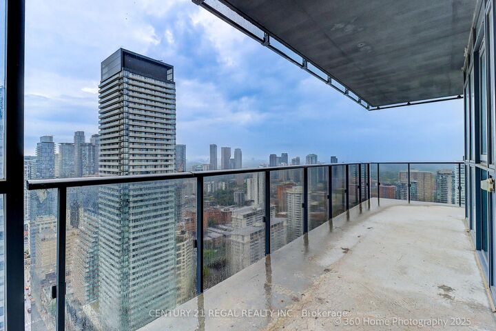 Property Photo:  7 Grenville Street 4105  ON M4Y 1A1 
