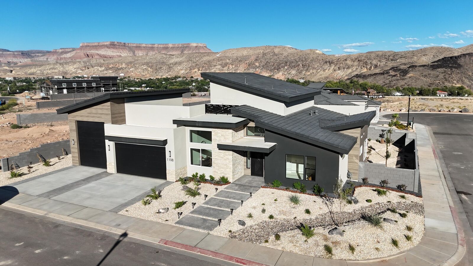 Property Photo:  1108 N Florence Cir  UT 84737 