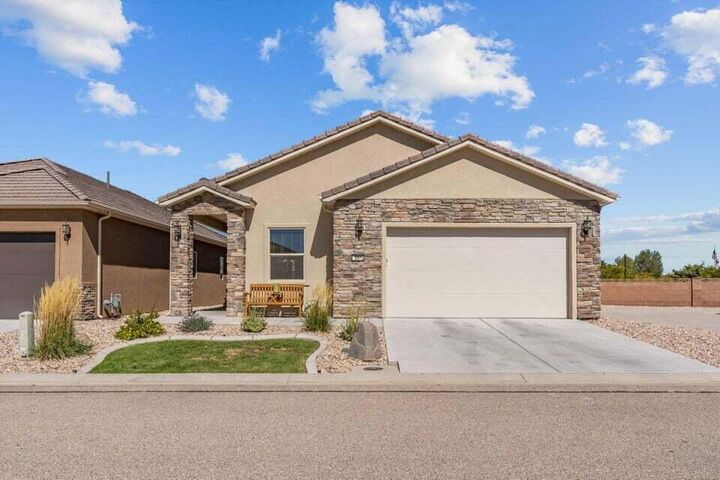 Property Photo:  2372 W Clubhouse Lp  UT 84720 